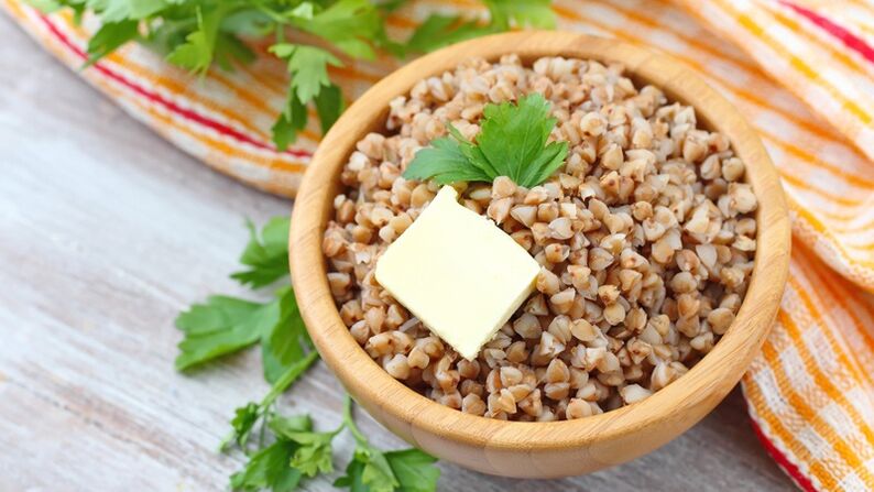 Porridge di grano saraceno con burro