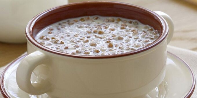 Porridge di grano saraceno con kefir per dimagrire